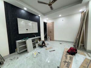 Parking in 1 BHK Apartment at Chattarpur – for Rent