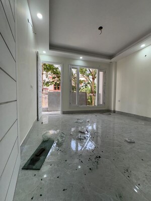 Room in 1 BHK Apartment at Chattarpur – for Rent