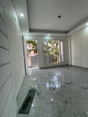Parking in 1 BHK Apartment at Chattarpur – for Rent