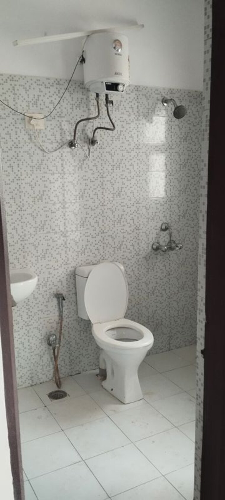Bathroom, sector 84 3 Bedroom 250 Sq.Yd. Builder Floor In Sector 84 Faridabad 10380829