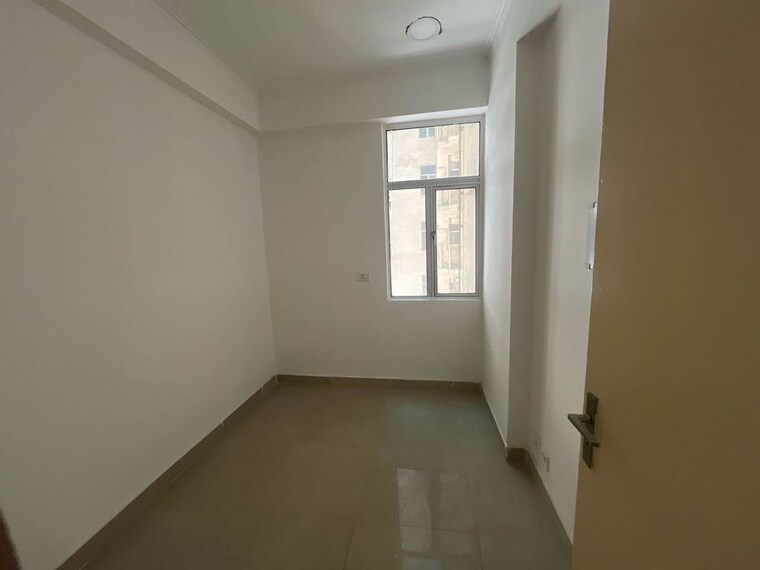 Room, gaur-city-2-10th-avenue 2.5 Bedroom 1175 Sq.Ft. Apartment In Sector 16c Greater Noida Greater Noida 10382295