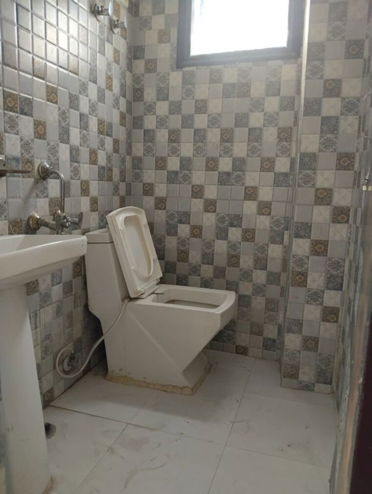 Bathroom, neb sarai 1 Bedroom 4500 Sq.Ft. Builder Floor In Neb Sarai Delhi 10382343