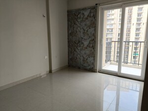 Room in 2 BHK Apartment at Tata Eureka Park, Sector 150 – for Rent