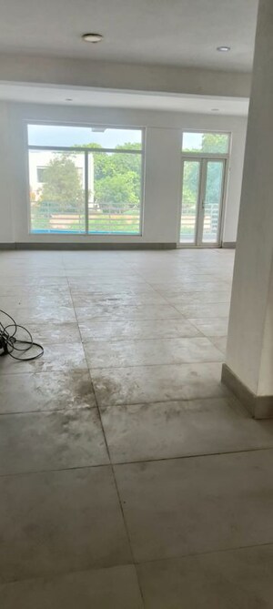 Room in 4 BHK Builder Floor at Vasant Kunj – for Rent