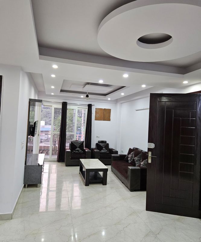3 BHK + Extra Room 300 Sq.Yd. Builder Floor in Sushant Lok 3