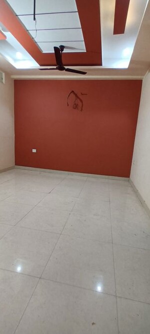 Room in 3 BHK Builder Floor at Ansal Sushant Floors, Sushant Lok ii – for Rent