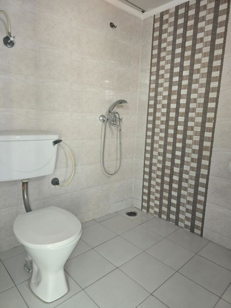 Bathroom, gaur-city-2-12th-avenue 2.5 Bedroom 1055 Sq.Ft. Apartment In Sector 16c Greater Noida Greater Noida 10382462