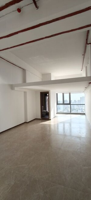 Room in  Office Space at Chandragupta Estate, Andheri West – for Rent