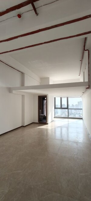 Room in  Office Space at Chandragupta Estate, Andheri West – for Rent