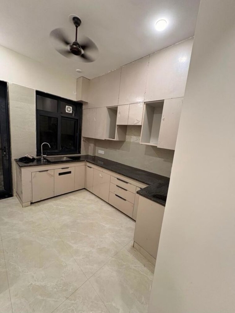 Kitchen, sector 27 3 Bedroom 1500 Sq.Ft. Builder Floor In Sector 27 Gurgaon 10382480