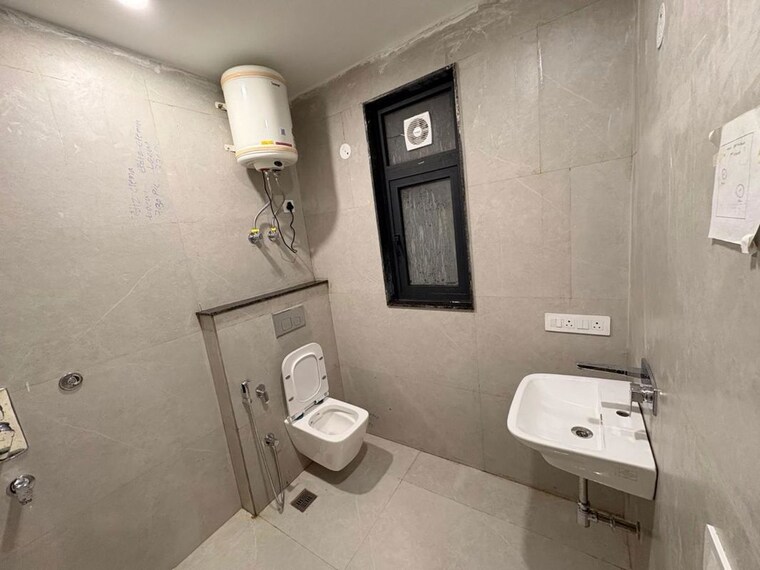 Bathroom, sector 27 3 Bedroom 1500 Sq.Ft. Builder Floor In Sector 27 Gurgaon 10382480