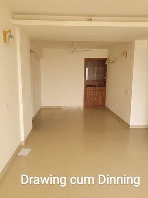 Room in 3.5 BHK Apartment at Shalimar Oneworld Vista, Gomti Nagar – for Rent
