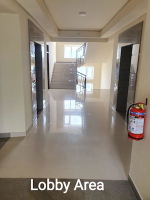 Room in 3.5 BHK Apartment at Shalimar Oneworld Vista, Gomti Nagar – for Rent