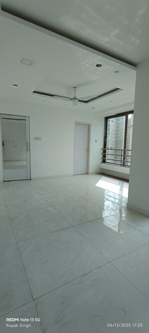 Room in 5 BHK Apartment at Oberoi Springs, Andheri West – for Sale