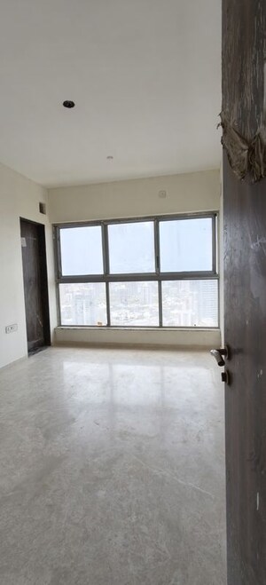 Room in 4 BHK Apartment at Sheth 72 West, Andheri West – for Sale