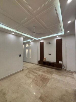 Room in 2 BHK Builder Floor at Ramesh Nagar – for Rent