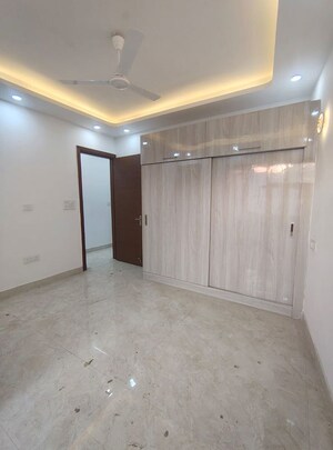 Room in 3 BHK Apartment at Malviya Nagar – for Rent