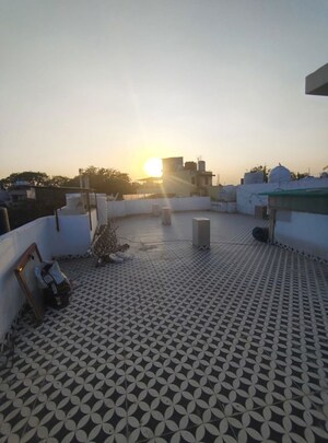 Team Area in 3 BHK Apartment at Malviya Nagar – for Rent