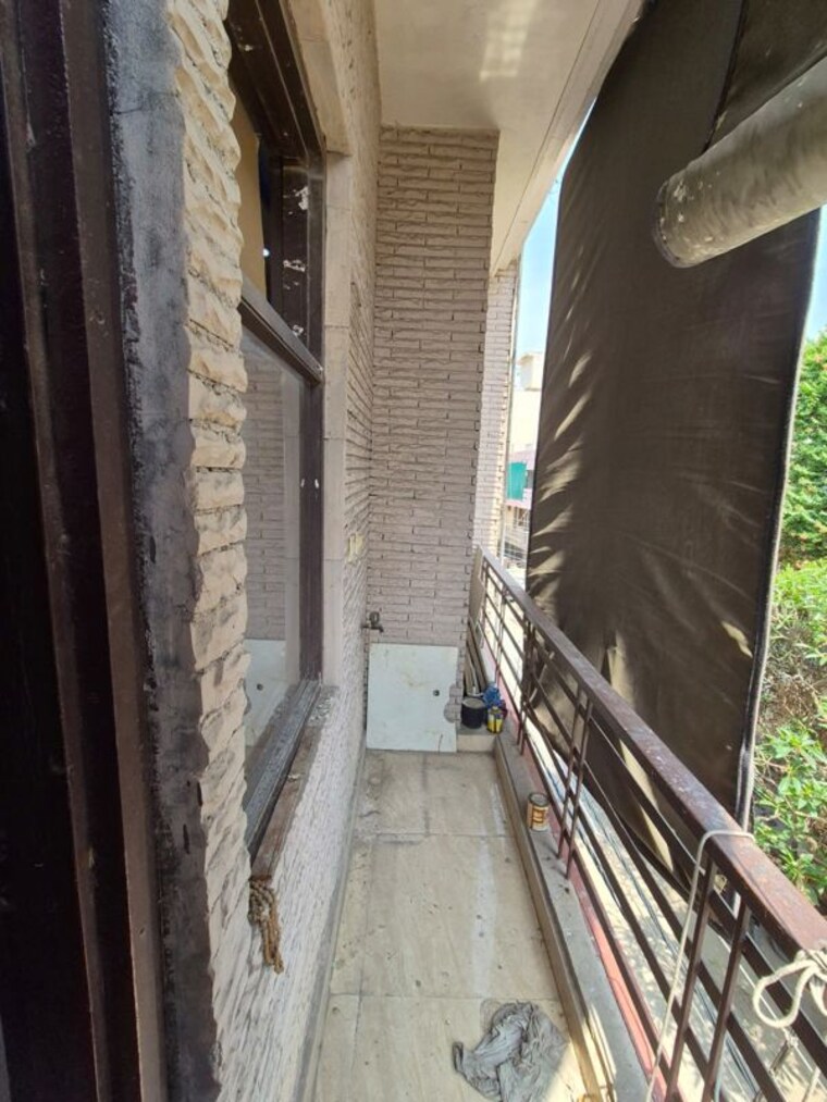 Balcony, mansarover garden 3 Bedroom 150 Sq.Ft. Builder Floor In Mansarover Garden Delhi 10382535