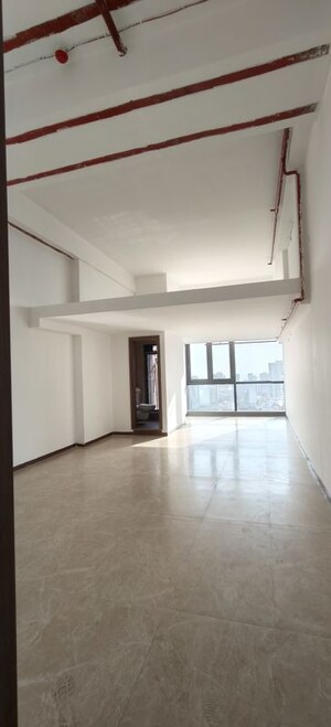 Room in  Office Space at Chandragupta Estate, Andheri West – for Rent