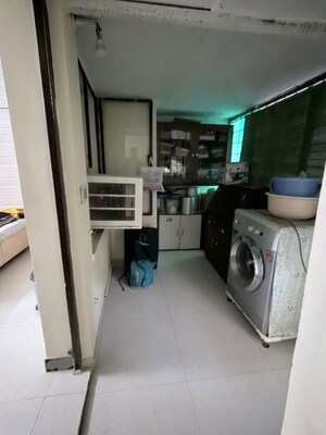 Team Area in 1 BHK Builder Floor at Greater Kailash I – for Rent