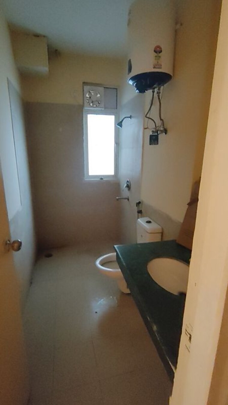 Bathroom, jaypee-greens-kosmos 2 Bedroom 945 Sq.Ft. Apartment In Sector 134 Noida 10382551