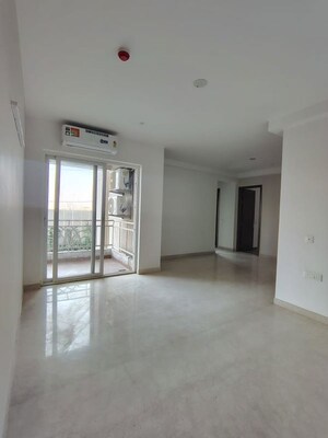 Room in 2.5 BHK Apartment at The Center Court, Sector 88a – for Rent