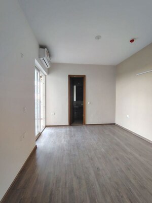 Room in 2.5 BHK Apartment at The Center Court, Sector 88a – for Rent