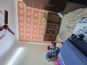 Furnished Amenities in 1.5 BHK Builder Floor at Mayur Vihar – for Rent