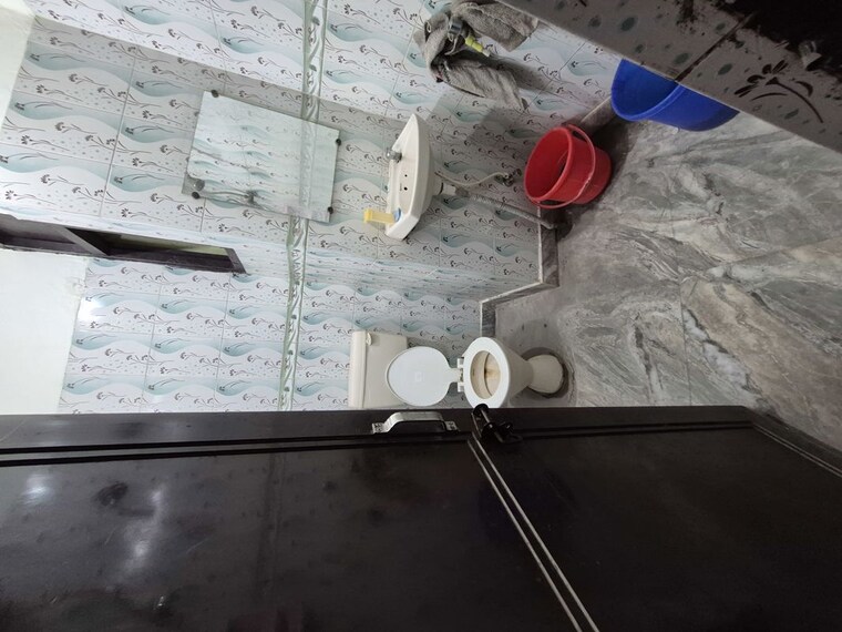 Bathroom, mayur vihar 1.5 Bedroom 450 Sq.Ft. Builder Floor In Mayur Vihar Delhi 10382563