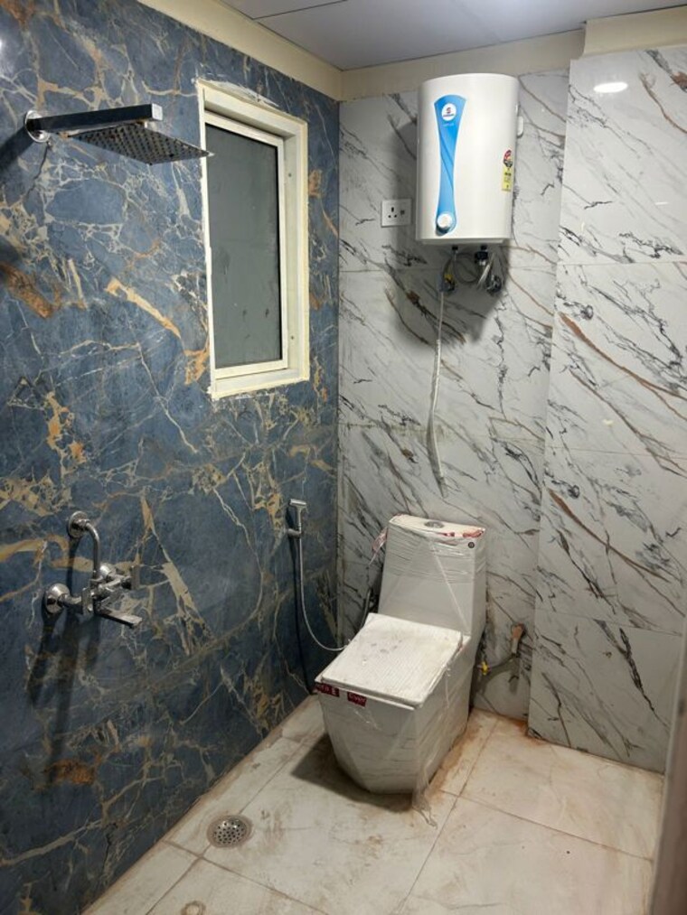 Bathroom, hajipur 2 Bedroom 1000 Sq.Ft. Builder Floor In Hajipur Noida 10382570