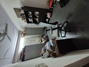 Furnished Amenities in 2.5 BHK Builder Floor at Mayur Vihar – for Rent