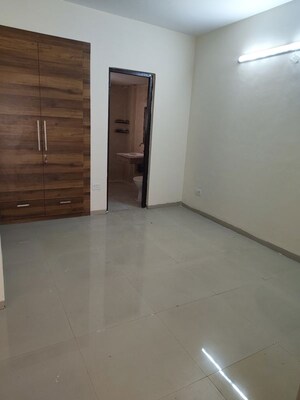 2 BHK Apartment For Rent in Logix Blossom County, Sector 137