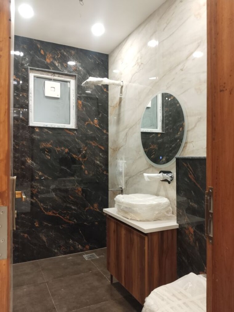 Bathroom, bptp-district-3 3 Bedroom 180 Sq.Yd. Builder Floor In Sector 85 Faridabad 10382575