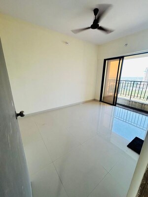 Room in 1 BHK Apartment at Shapoorji Pallonji Siennaa, Kandivali East – for Rent