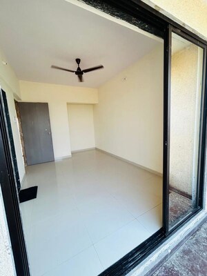 Room in 1 BHK Apartment at Shapoorji Pallonji Siennaa, Kandivali East – for Rent