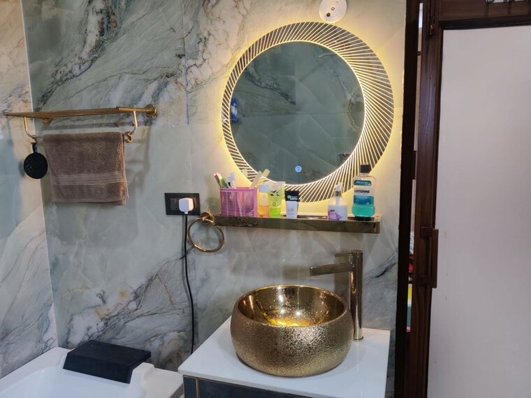 Bathroom, shyam park extension 4 Bedroom 1950 Sq.Ft. Builder Floor In Shyam Park Extension Ghaziabad 10382605