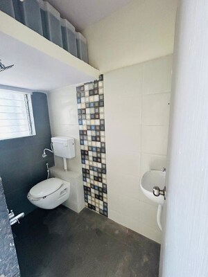Bathroom in 1 BHK Apartment at Raheja Reflections, Kandivali East – for Rent