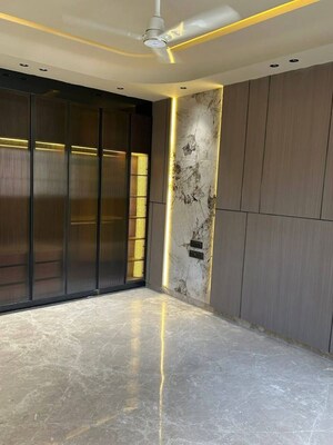 Room in 3 BHK Apartment at BPTP Amstoria Country Floor, Sector 102 – for Sale
