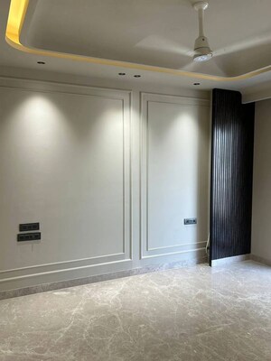 Room in 3 BHK Apartment at BPTP Amstoria Country Floor, Sector 102 – for Sale