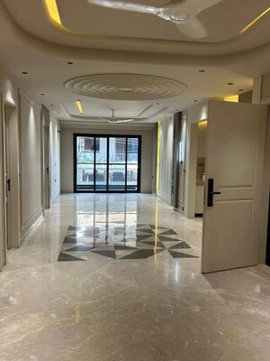 Building Lobby in 3 BHK Apartment at BPTP Amstoria Country Floor, Sector 102 – for Sale