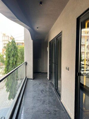 Building Lobby in 3 BHK Apartment at BPTP Amstoria Country Floor, Sector 102 – for Sale