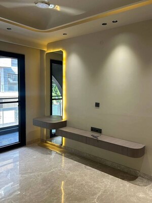 Room in 3 BHK Apartment at BPTP Amstoria Country Floor, Sector 102 – for Sale