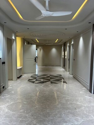Parking in 3 BHK Apartment at BPTP Amstoria Country Floor, Sector 102 – for Sale
