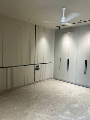 Room in 3 BHK Apartment at BPTP Amstoria Country Floor, Sector 102 – for Sale