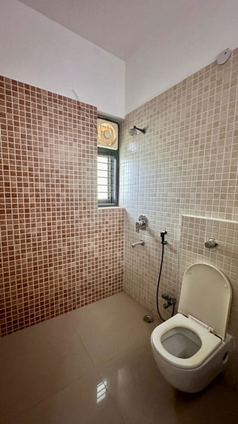 Bathroom, palam-vihar-residents-association 3 Bedroom 2250 Sq.Ft. Builder Floor In Palam Vihar Gurgaon 10382606