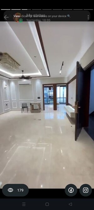 Room in 4 BHK Builder Floor at Gyan Khand ii – for Sale