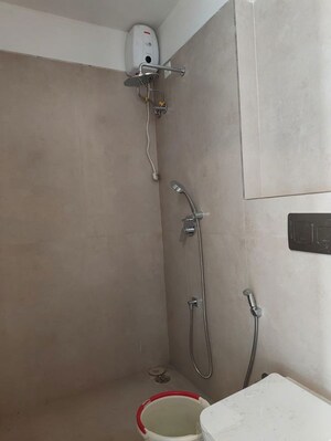 Furnished Amenities in 3 BHK Apartment at DLH Signature, Bandra West – for Rent