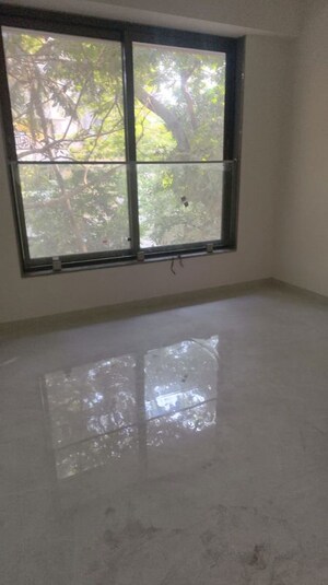 Room in 2 BHK Apartment at Gulmohar Sindhi CHS, Chembur – for Rent