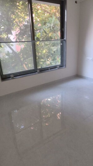 Room in 2 BHK Apartment at Gulmohar Sindhi CHS, Chembur – for Rent